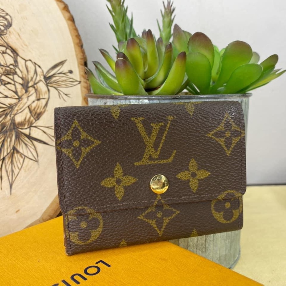 Authentic Louis Vuitton Porte  Mono Card Case